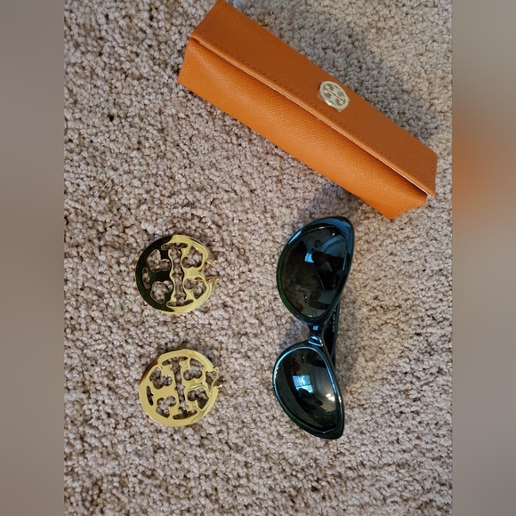 TORY BURCH Sunglasses, case & goldtone round hoop earrings set - Picture 2 of 14